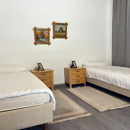 Komfortable Monteuerzimmer Διαμέρισμα *